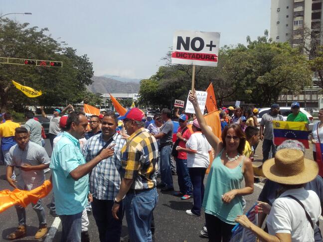 Diputados protestan en Maracay contra el gobierno de Maduro