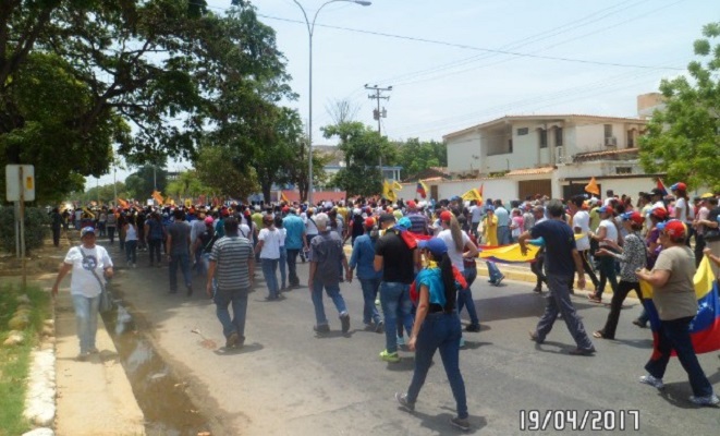 En Cumaná lograron llegar a la Defensoría a pesar de la represión (Fotos)