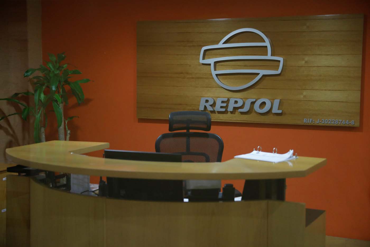 Repsol cesó sus actividades bajo régimen de sanciones en Venezuela, según EEUU