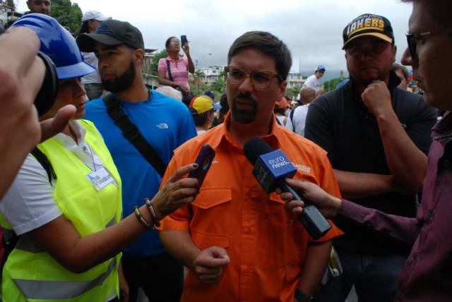  El primer vicepresiden de la AN, Freddy Guevara le dice a  Nicolás Maduro que a dictadura no es viable, calable ni sostenible