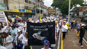 Médicos marchan en Monagas para exigir apertura de canal humanitario #22May (Fotos)