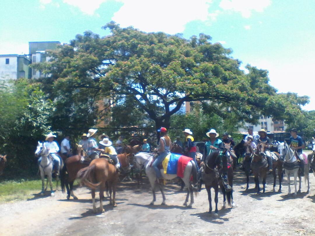 Así se desarrolla la cabalgata por la Libertad en San Juan de los Morros #13May