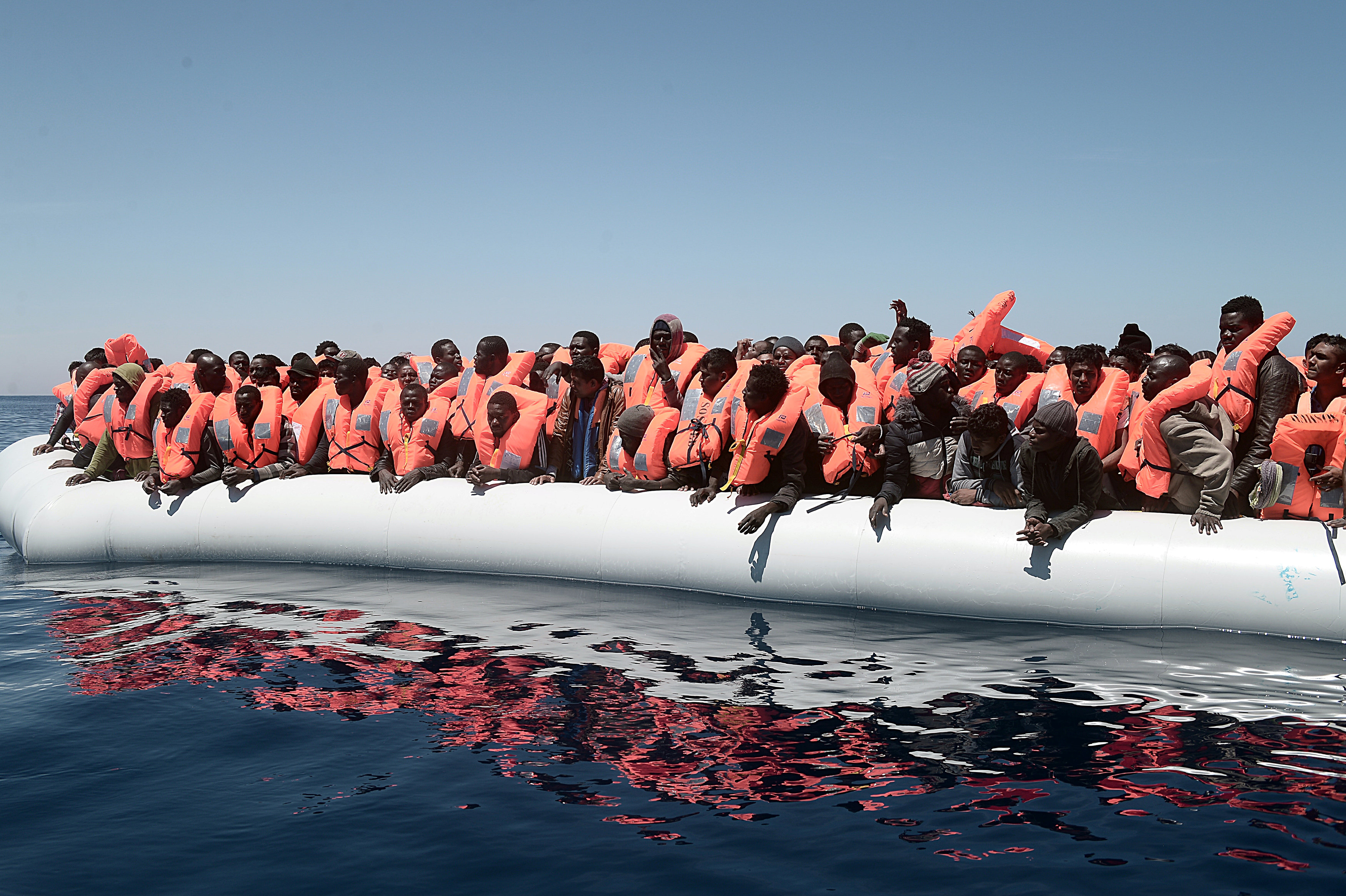 Italia coordina el rescate de cerca de 1.050 personas en el Mediterráneo