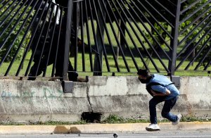 Disparan a quemaropa: Manifestante resultó herido en el Distribuidor Altamira (video)