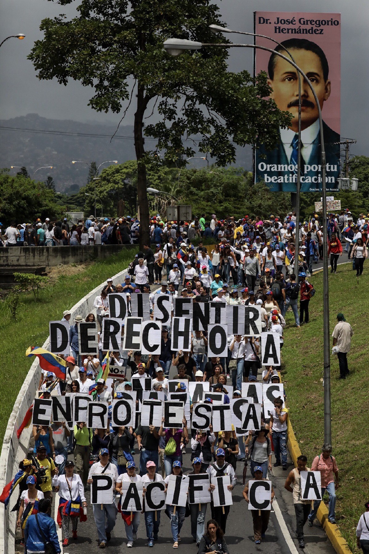 Oposición venezolana reta a Maduro con gran marcha contra Constituyente