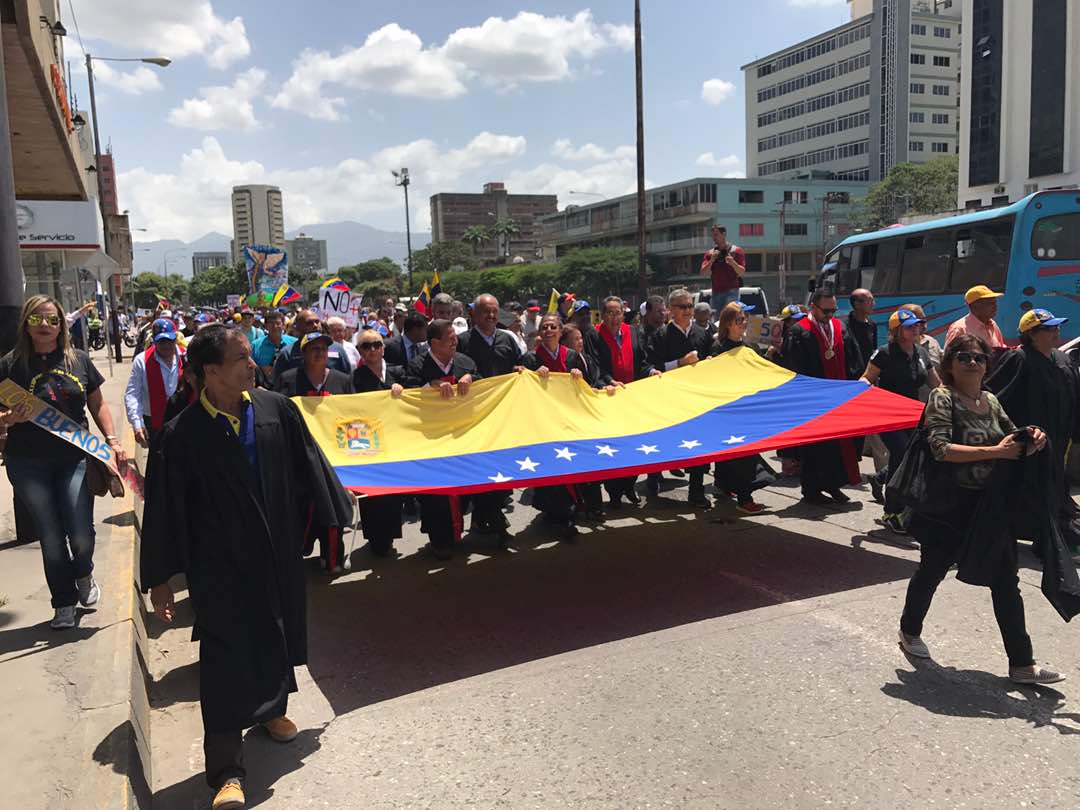 Abogados en Carabobo piden respeto a la Constitución marchando a la Fiscalía #23Jun