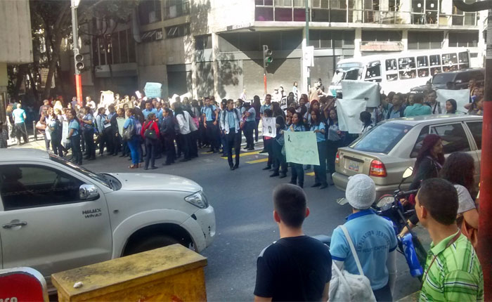 Cerradas vías de Caracas por barricadas y operativos de seguridad