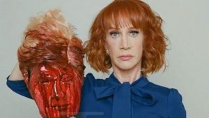 CNN despide a la humorista Kathy Griffin por su foto de Trump decapitado