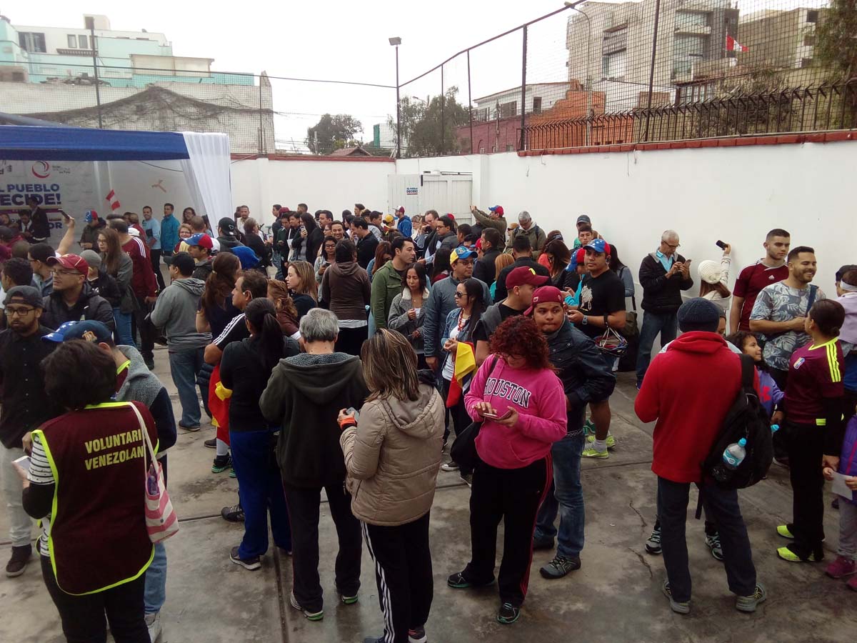 Amplían horario de atención para tramitar PTP a venezolanos en Perú