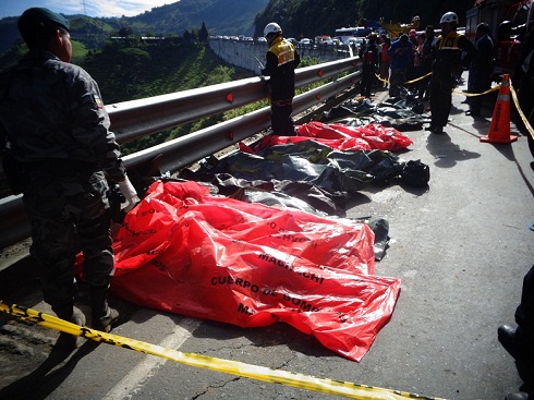 Fatal accidente vial deja al menos 14 muertos y 30 heridos en Ecuador