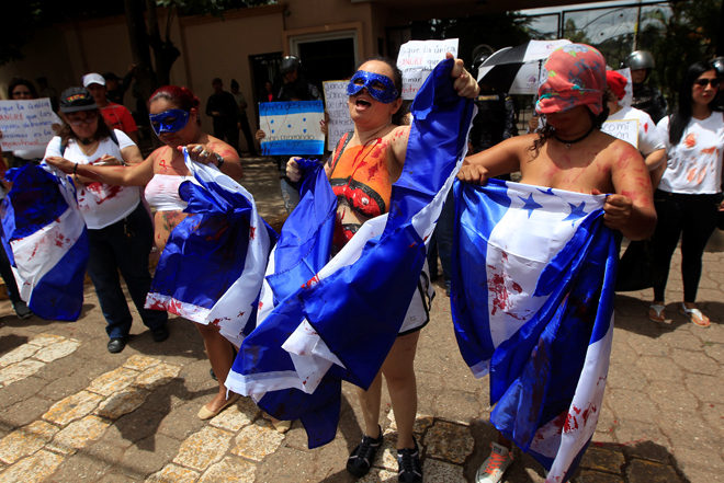 ¡OMG!… Mujeres se desnudan en Honduras para exigir fin de violencia e impunidad (+fotos)
