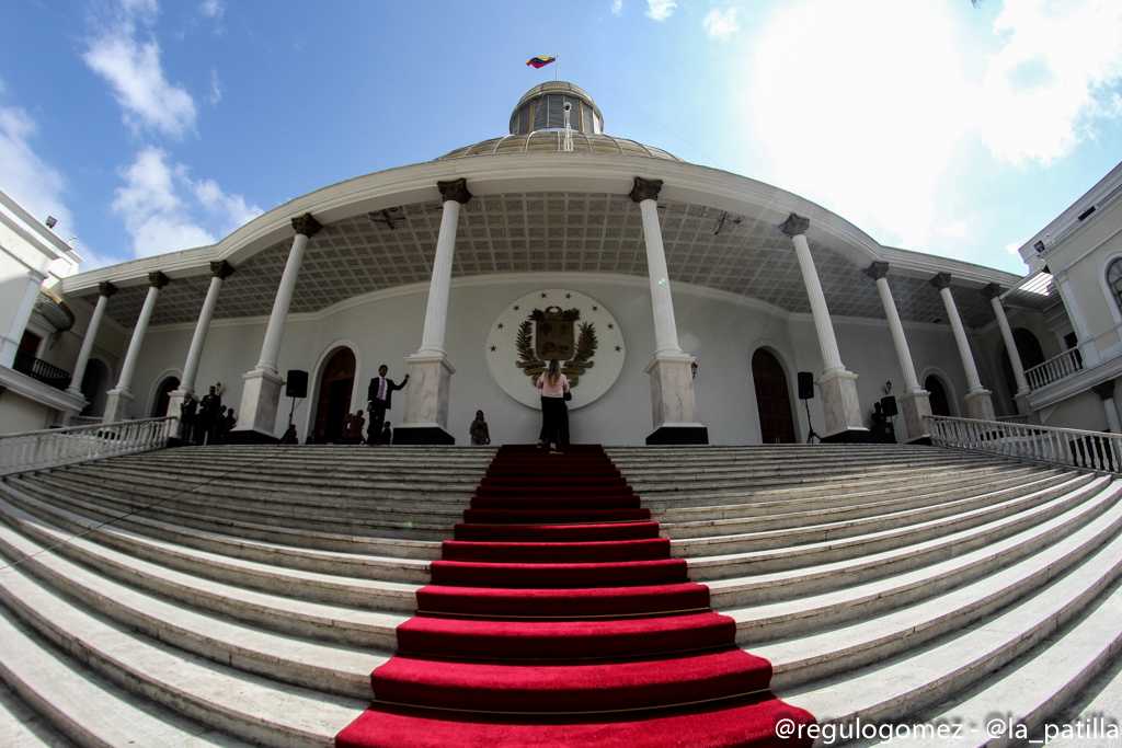 Entre desacato, asaltos y golpes parlamentarios, Asamblea Nacional opositora iniciará su tercer periodo