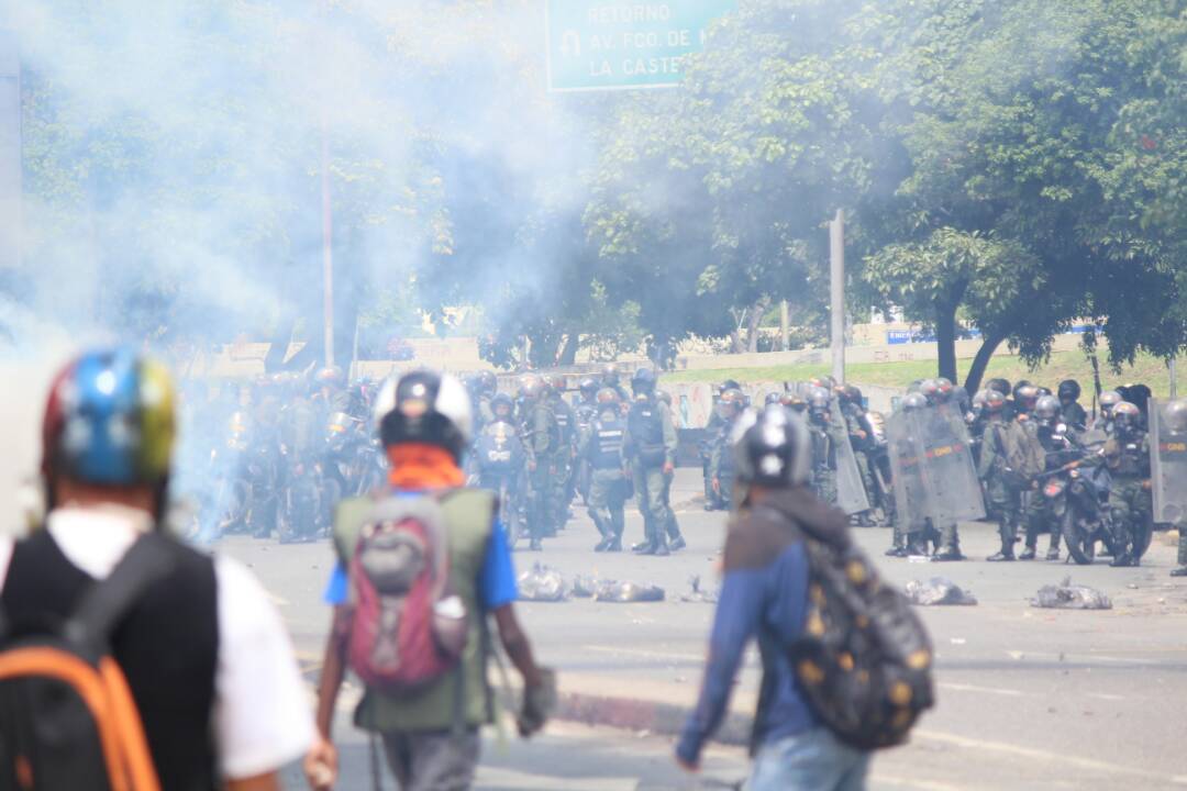 EN FOTOS: Jauría de la GNB reprime a manifestantes en Bello Campo