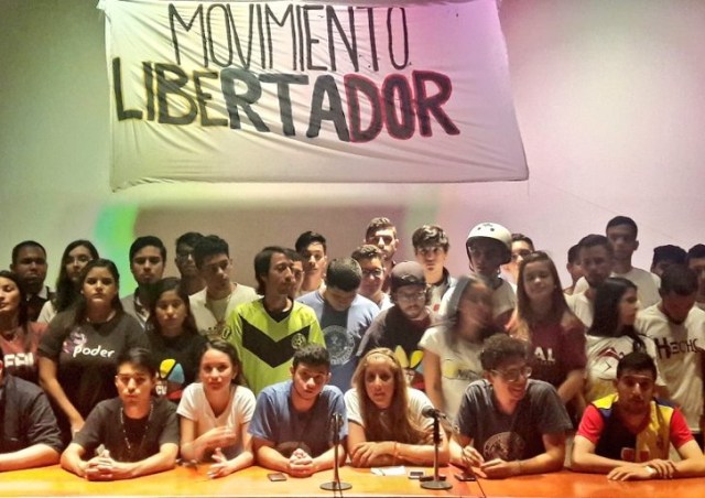 Rafaela Requesens junto a los integrantes del Movimiento Libertador / Foto @RRequesens 