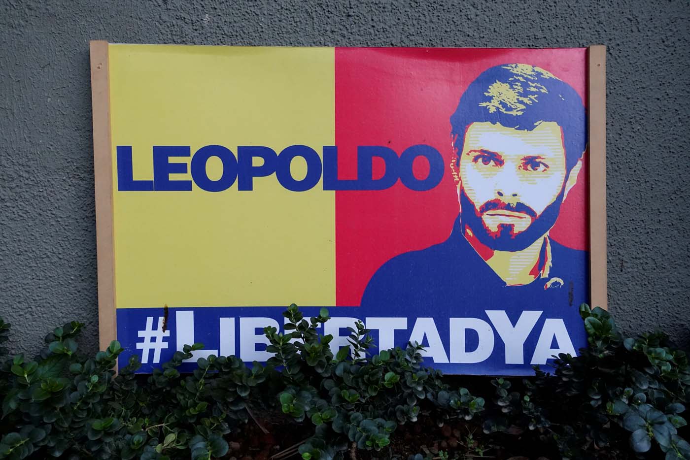 Leopoldo López regresa a arresto domiciliario en silencio absoluto