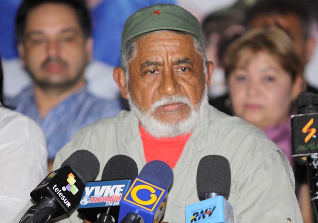 Constituyente imitador de Fidel Castro admite que tiene siete expedientes abiertos