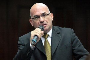 José Antonio España: Debemos reformar, modernizar y reconstruir a Venezuela