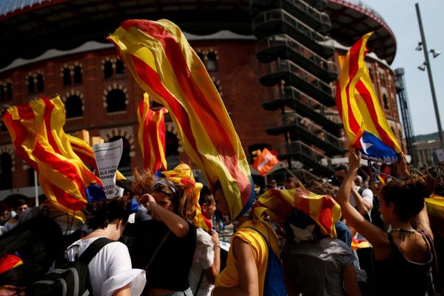 Students wear Esteladas (Catalan separatist flag) during a demonstration in favor of the banned October 1 independence referendum in Barcelona, Spain September 28, 2017.  REUTERS/Jon Nazca     TPX IMAGES OF THE DAY