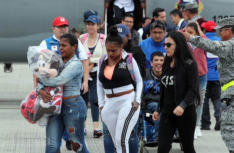 Llegan a Bogotá otros 51 colombianos damnificados por huracanes Irma y José