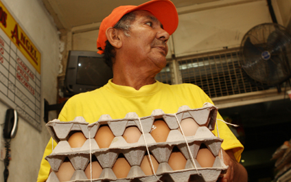 Comer huevos en tiempos de hambre e inflación cada vez es más difícil