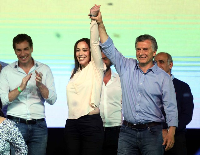 Argentina's President Mauricio Macri and Buenos Aires' governor Maria Eugenia Vidal hold hands as they celebrate at their campaign headquarters in Buenos Aires, Argentina October 22, 2017. REUTERS/Marcos Brindicci