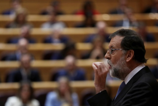 El primer ministro de España, Mariano Rajoy, pronuncia su discurso durante un debate en la Cámara Alta del Senado en Madrid, España, el 27 de octubre de 2017. REUTERS / Susana Vera