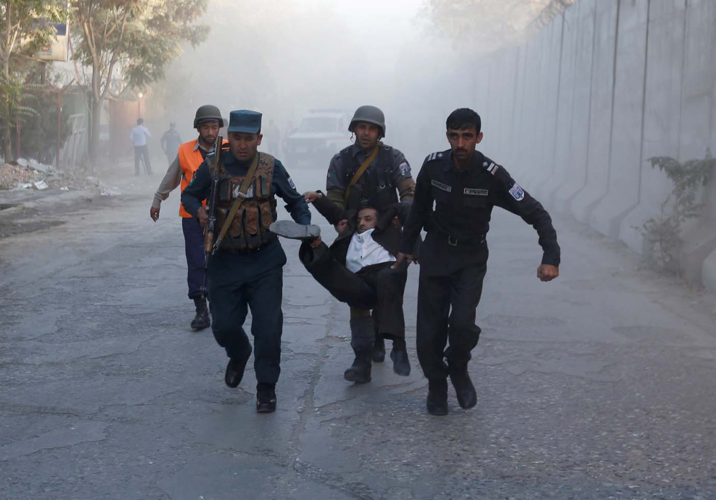 Fuerte explosión sacude barrio diplomático de Kabul, hay víctimas