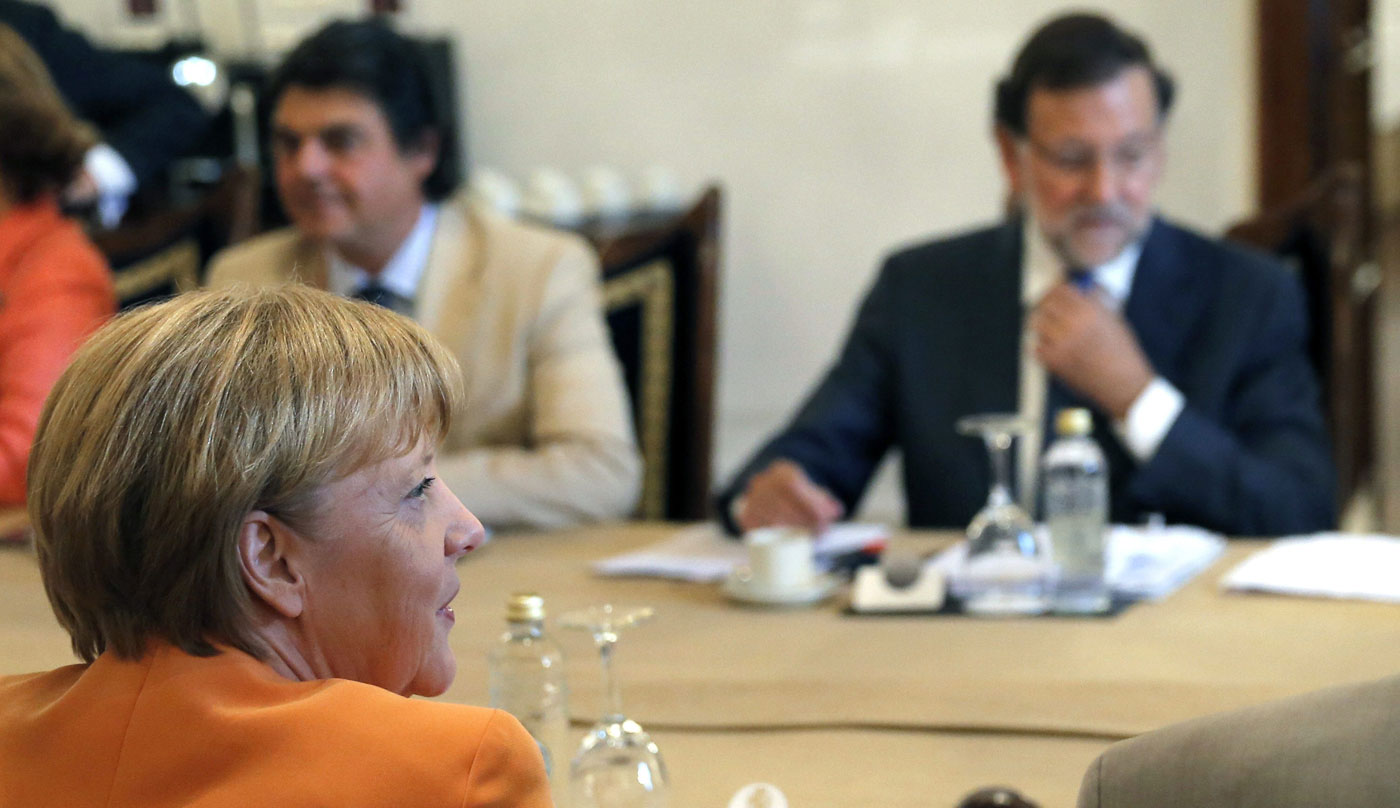 Merkel habla con Rajoy y reafirma apoyo a la unidad de España y al diálogo