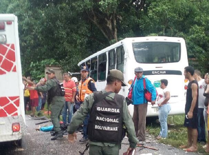 Al menos ocho fallecidos y treinta heridos tras choque de dos autobuses en Cojedes