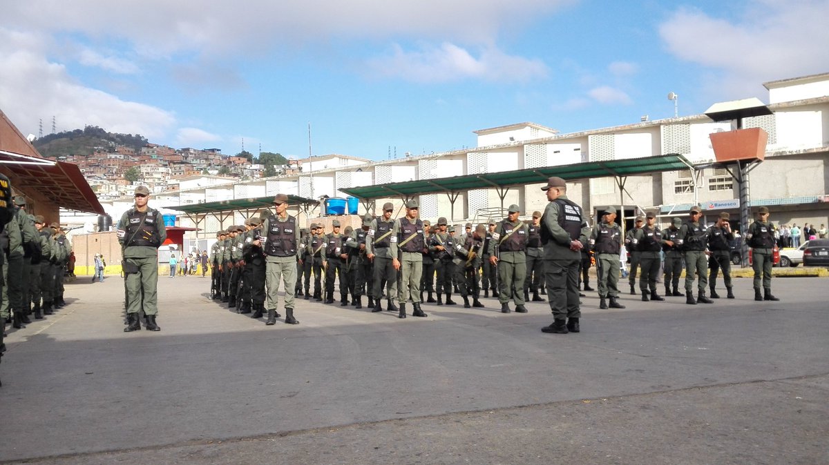 Sundde despliega operativo en el mercado mayor de Coche en Caracas