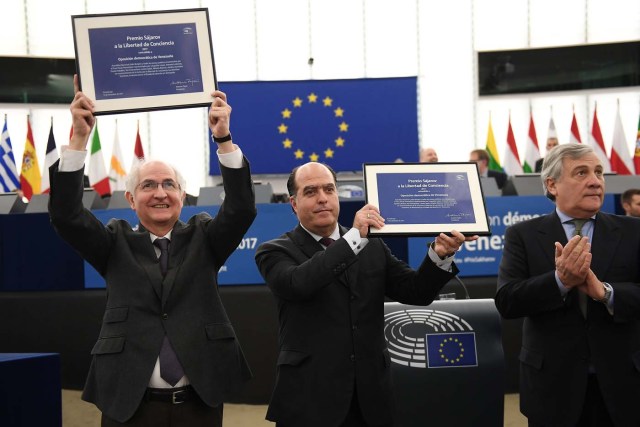 Venezuelan opposition leader Julio Borges (R) and former mayor of Caracas Antonio Ledezma pose with their European Parliament's Sakharov human rights prize ceremony on December 13, 2017 in Strasbourg, eastern France. / AFP PHOTO / FREDERICK FLORIN