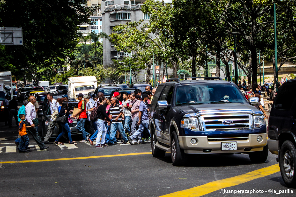 Aprovechándose del caos por falta de luz en Caracas: Transportistas y mototaxistas explotaron el cobro del servicio