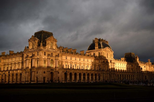 The Richelieu wing of the Louvre Museum is pictured under an overcast sky on January 1, 2018 in Paris. / AFP PHOTO / GUILLAUME SOUVANT