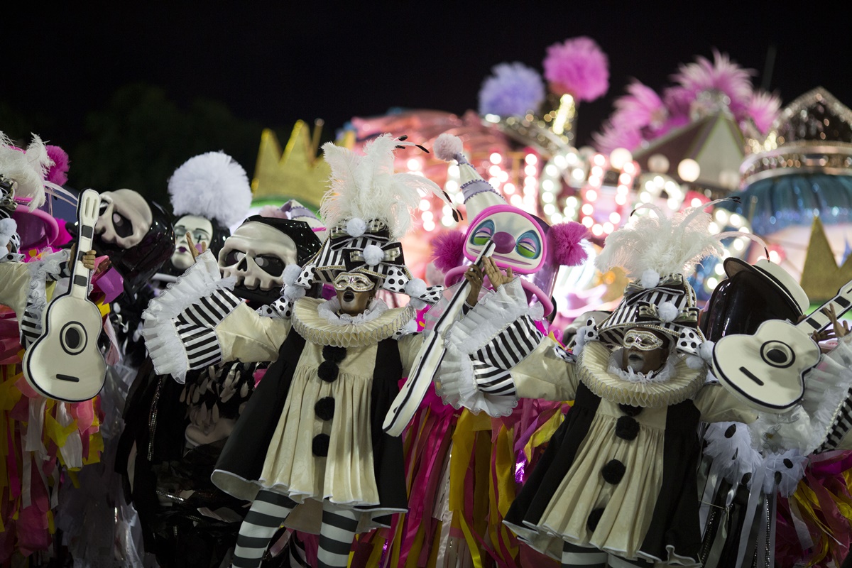 El Carnaval de Rio mezcla política con glamour en el Sambódromo