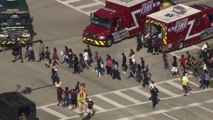 Florida llora la matanza en colegio de Texas con el recuerdo del tiroteo de Parkland en 2018