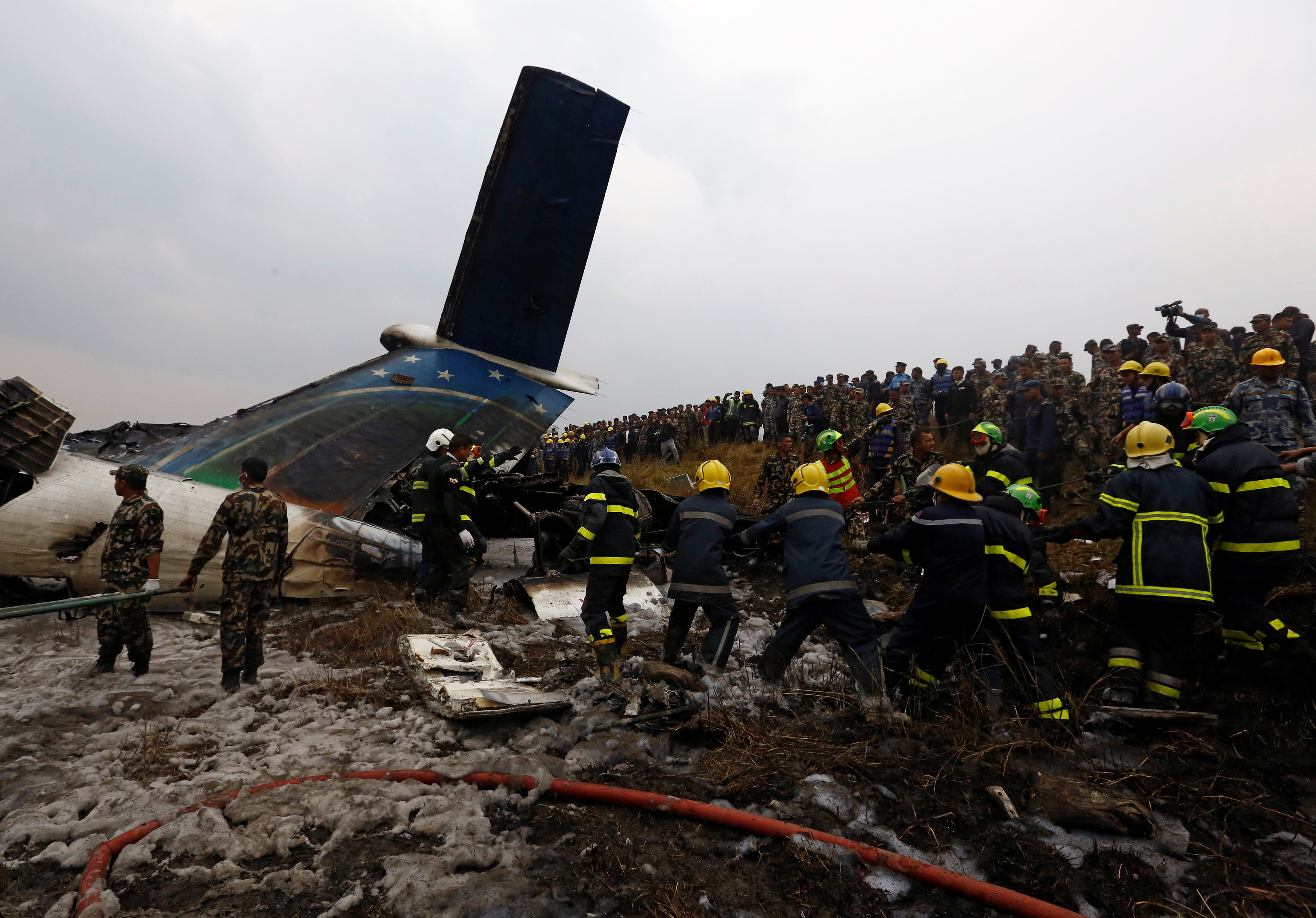 Aeropuerto nepalí investiga confusión en la comunicación antes de accidente