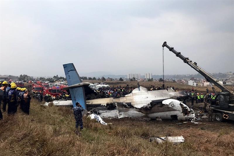 Confirman la muerte del piloto del avión que se estrelló en Nepal