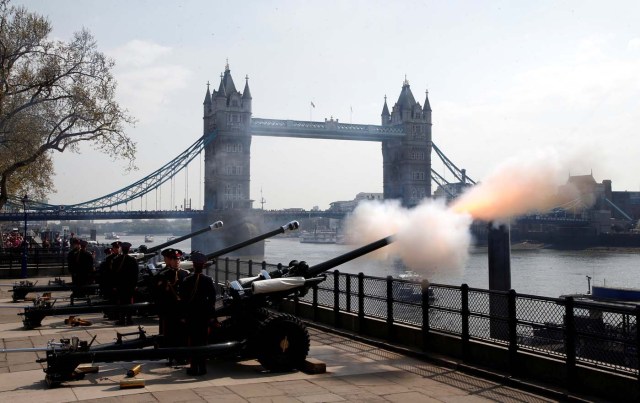 Members of the Honourable Artillery Company fire a 62-gun salute across the River Thames to mark the 92nd birthday of Britain's Queen Elizabeth, at the Tower of London, Britain April 21, 2018. REUTERS/Henry Nicholls
