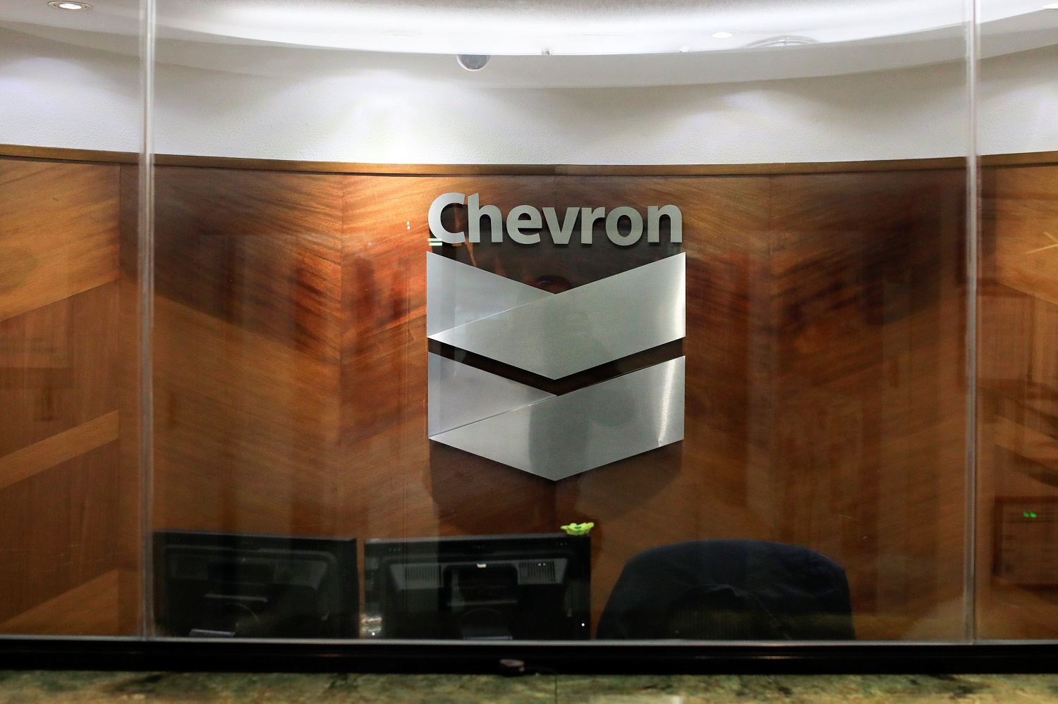 EEUU otorga licencia a Chevron para que reinicie operaciones en Venezuela tras firma del diálogo en México