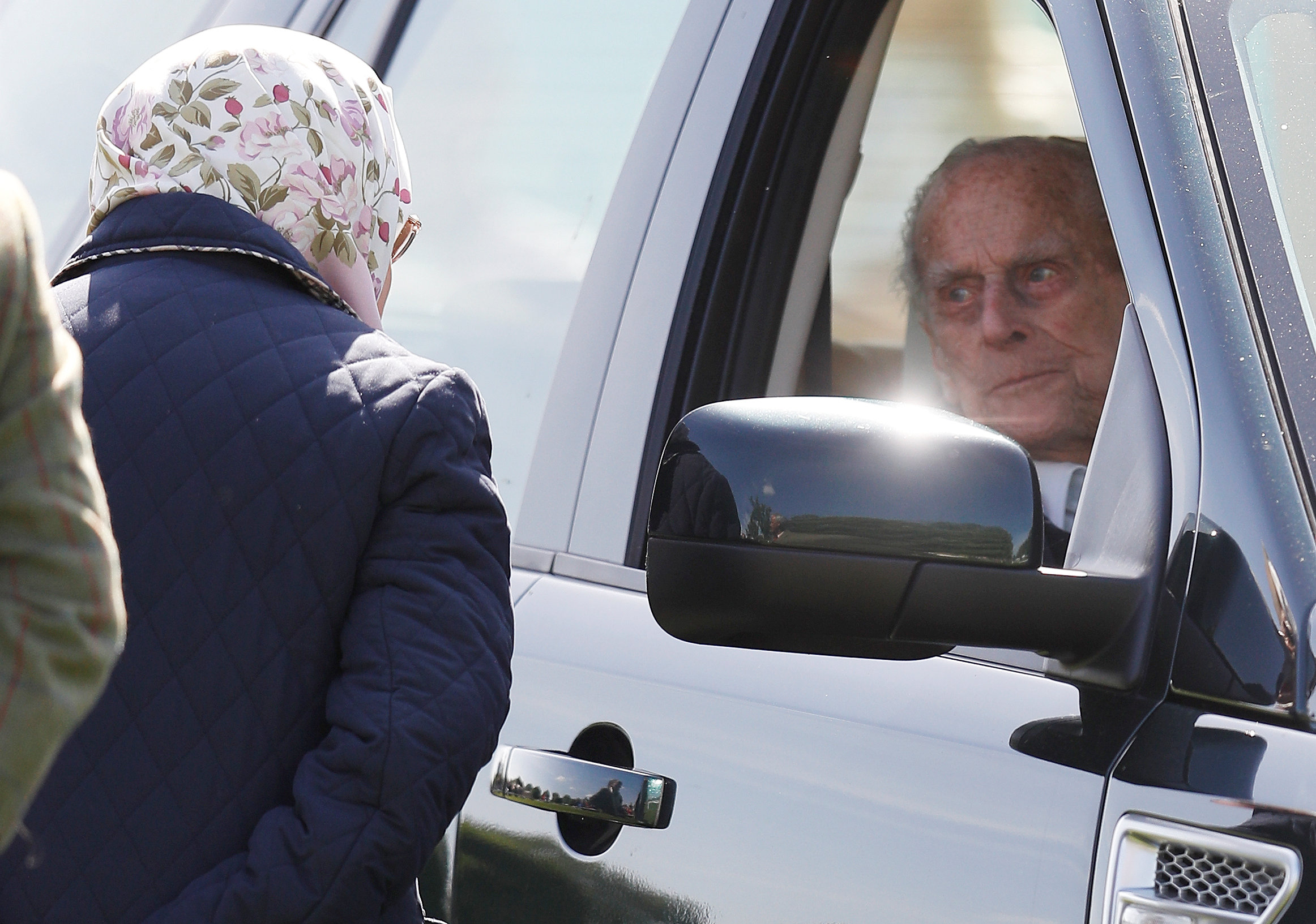 El príncipe Felipe renuncia a su carné de conducir tras su accidente