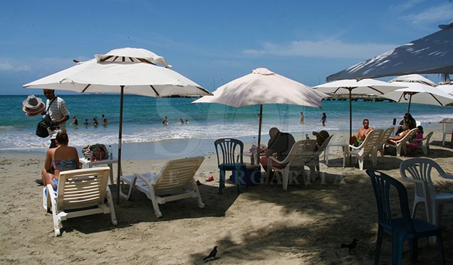 Más de un salario mínimo se necesita para ir a la playa. (Foto: Olyana Marcano / El Sol de Margarita)