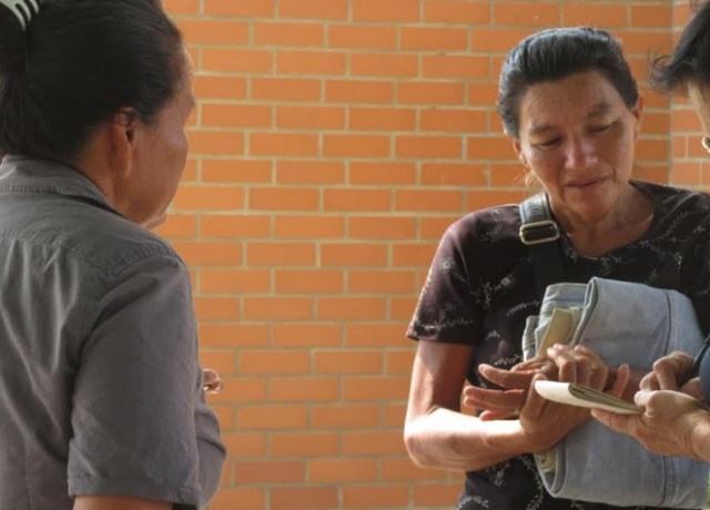 Janette de Guanare reclamó los restos de su esposo en el Senamecf / Foto: Rafael Salazar