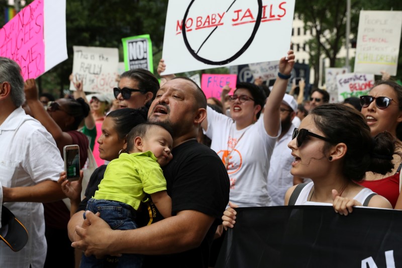 Gobierno de Trump busca extender fecha límite para reunir a familias migrantes