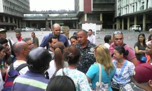 ¡Tiembla Maduro! Protesta de Médicos de Misión Barrio Adentro se dirige a Miraflores