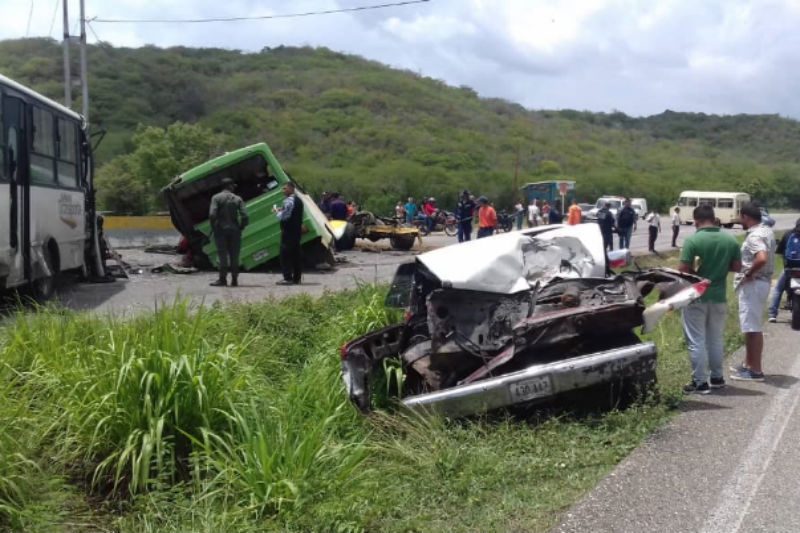 Colisión múltiple en la autopista Charallave – Ocumare dejó 17 heridos