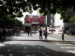 Jubilados de Pdvsa protestan en La Campiña por ajuste salarial #27Jun
