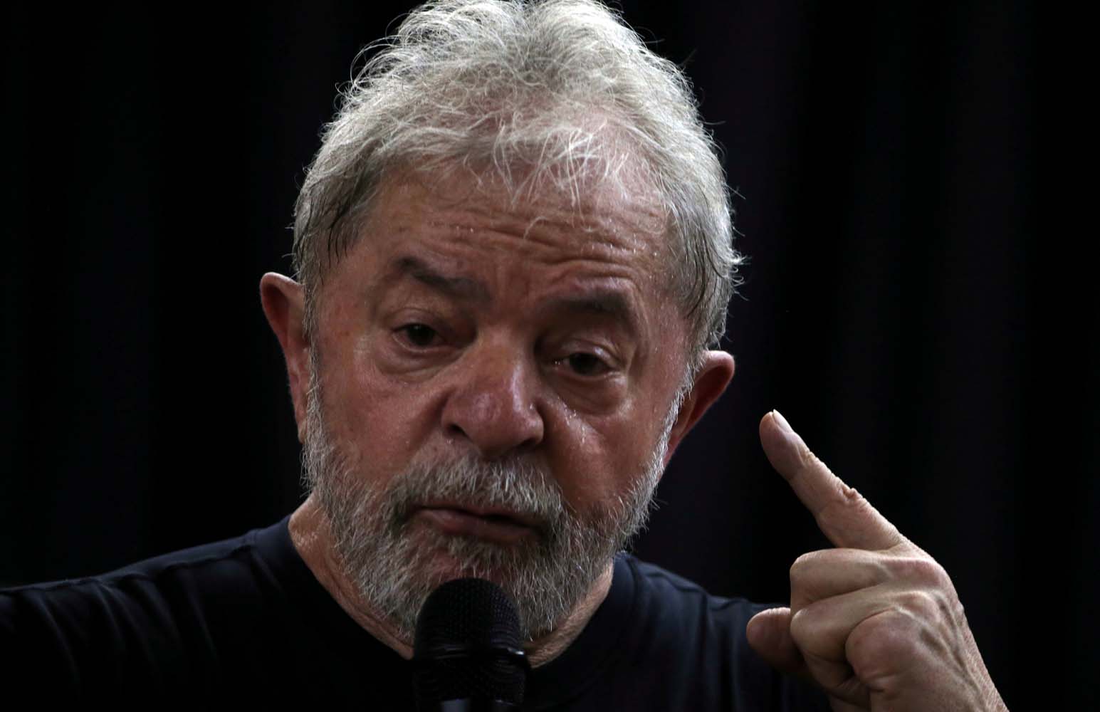 Lula, entre rejas, se alza candidato e intensifica la incertidumbre en Brasil