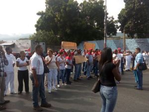 Enfermeras y trabajadores de la planta Vencemos protestan en Catia La Mar #25Jul
