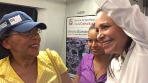 .@MariaCorinaYA recorre el Metro de Caracas y afirma que el mismo es un reflejo del país (Fotos+Videos)