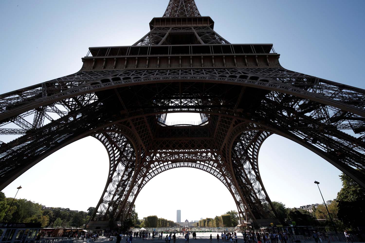 Se subasta un tramo de las escaleras originales de la torre Eiffel